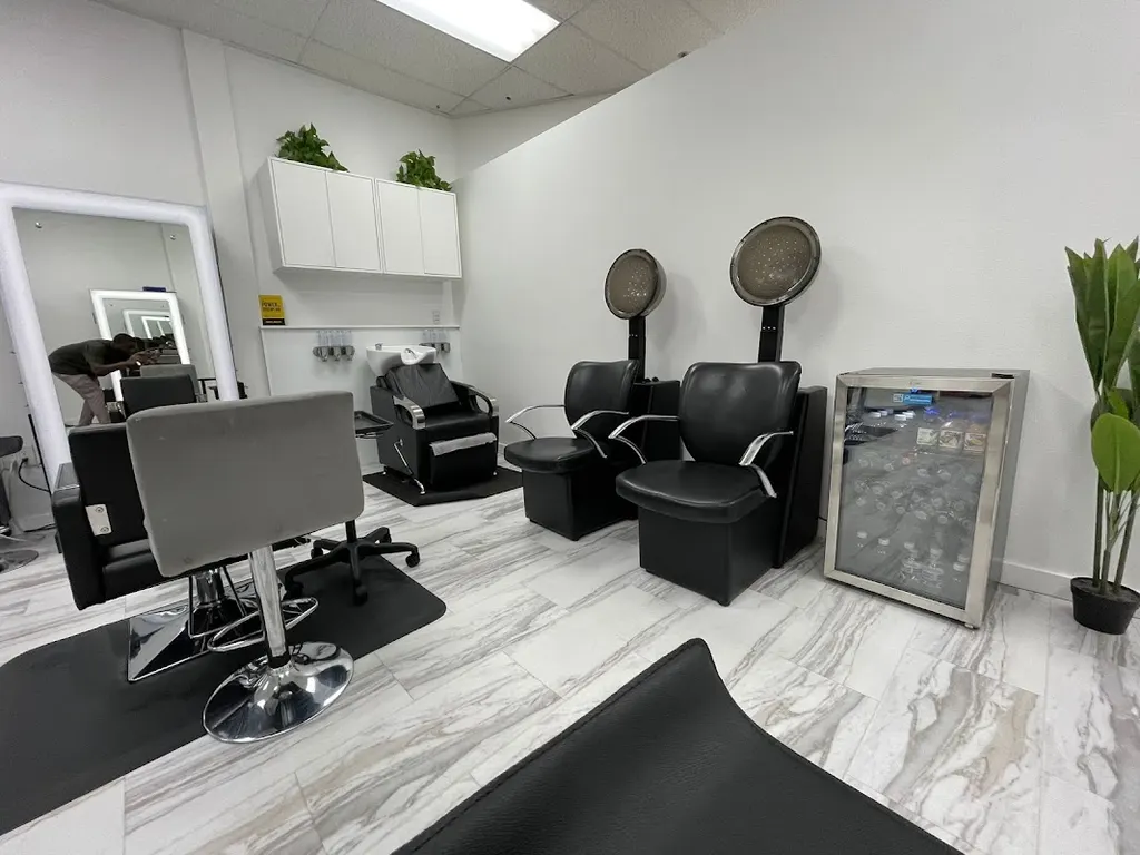 KALAJULA'S BEAUTY — Hair salon in Everett